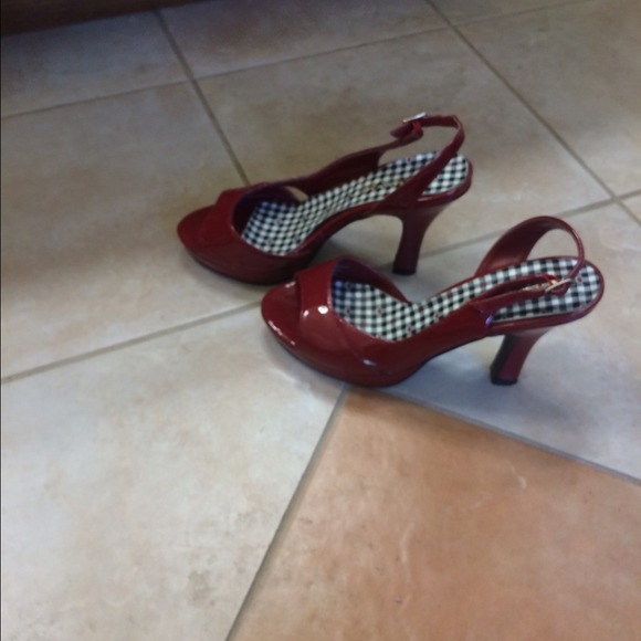 Ruby Red Pumps! - Picture 2 of 3