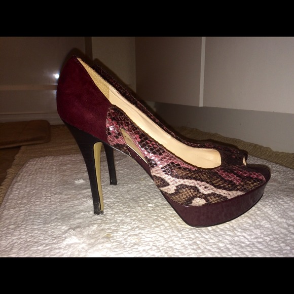 Gorgeous Detail Burgundy Peeptoe Heels! 👠