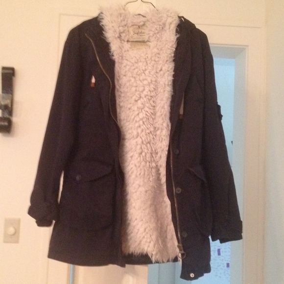 Beautiful shearling Zara Jacket - Picture 2 of 4