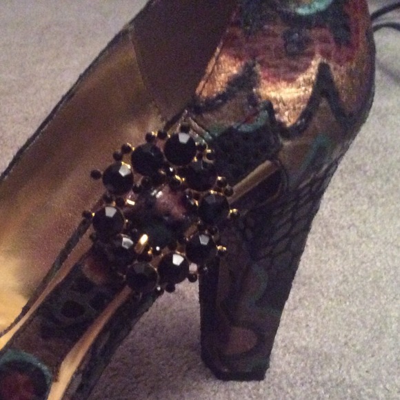 Shoes - Picture 2 of 4