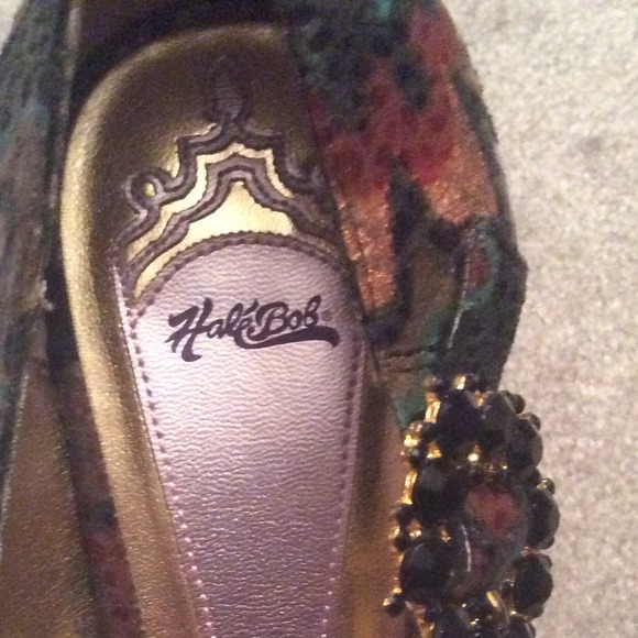 Shoes - Picture 3 of 4