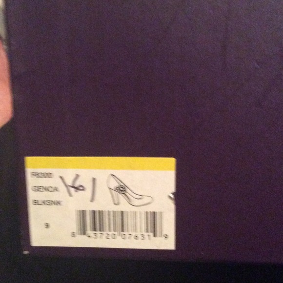 Shoes - Picture 4 of 4