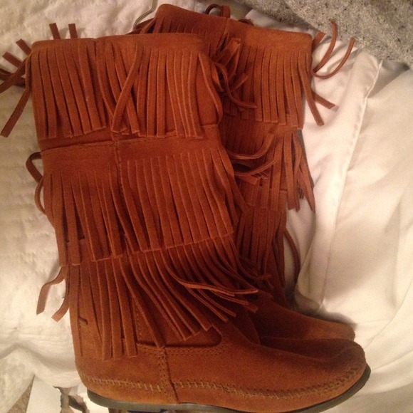 ** SOLD ** Minnetonka moccasins 7 - Picture 4 of 4