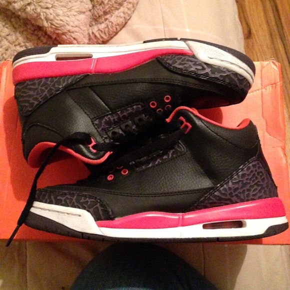 Jordan Shoes - Jordan 3 retro "Crimson"