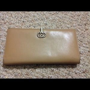 Authentic Gucci Wallet Tan Beautiful Like NEW