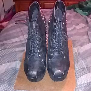 🔖RESERVED FOR SWEETDISSPO🔖Black Mosh Boots