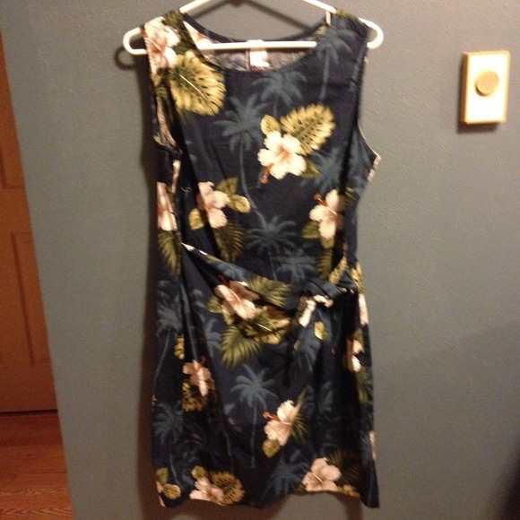 Reduced again! Hawaiian dress.  Fits like 14/16.
