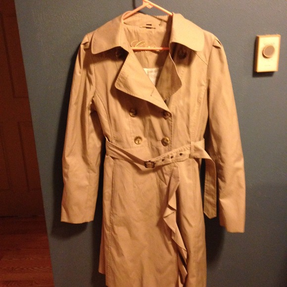 Reduced! Guess Women's Trench coat with ruffle