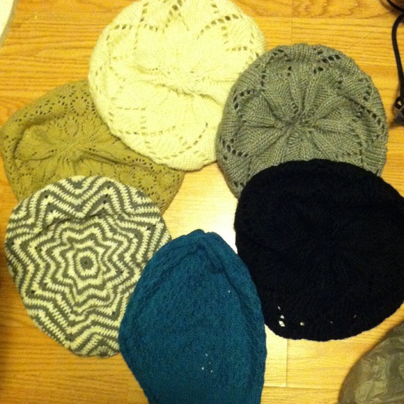 Can send today! 📦📬Crochet hat bundle!