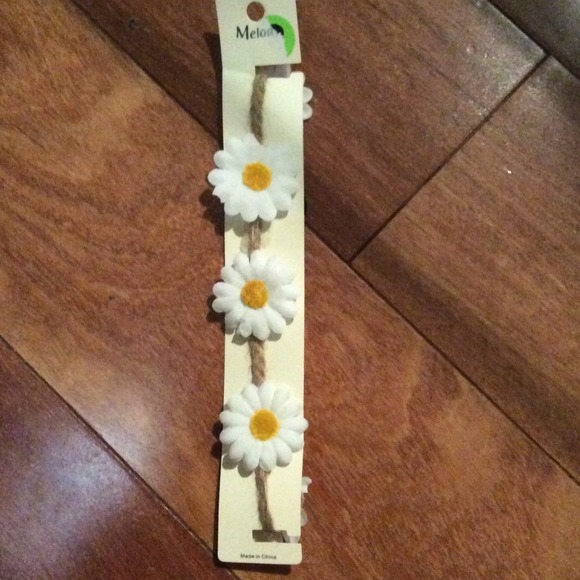 Flower headband - Picture 1 of 2