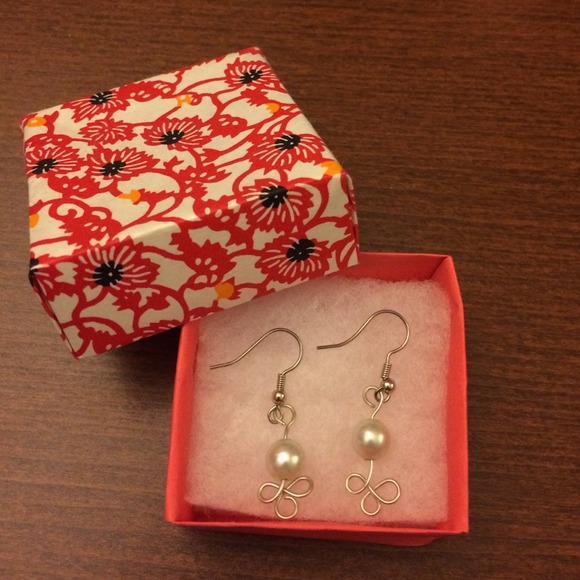 Pearl ear rings