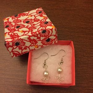 Pearl ear rings