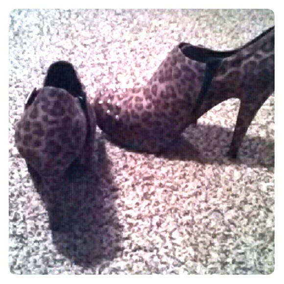 Guess lepored printed heel's