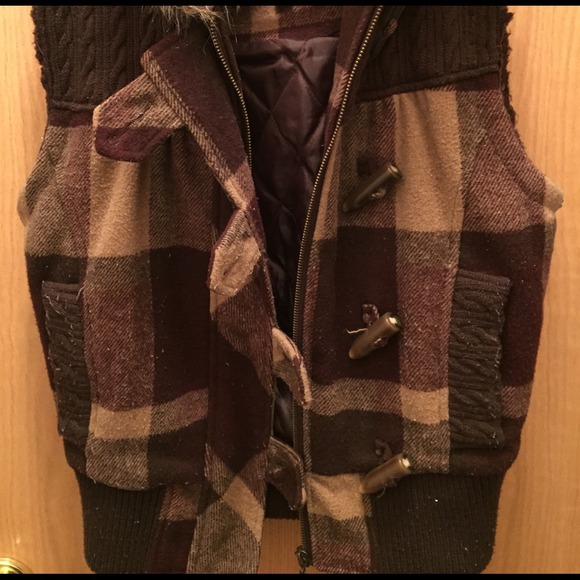 Vest - Picture 2 of 4