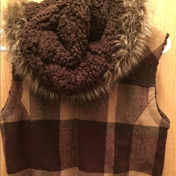 Vest - Picture 3 of 4