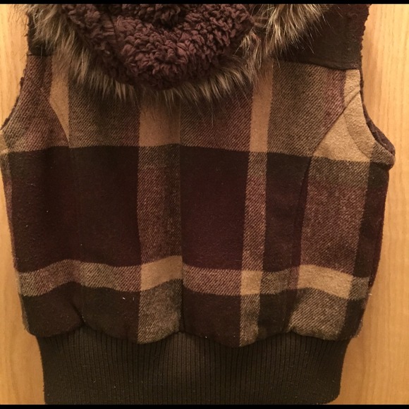 Vest - Picture 4 of 4