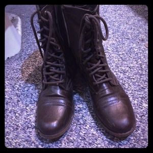 Combat boots