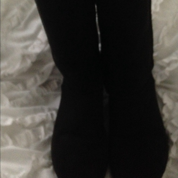 100% authentic black classic tall uggs - Picture 3 of 4