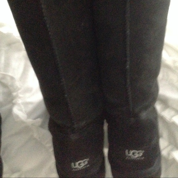 100% authentic black classic tall uggs - Picture 4 of 4