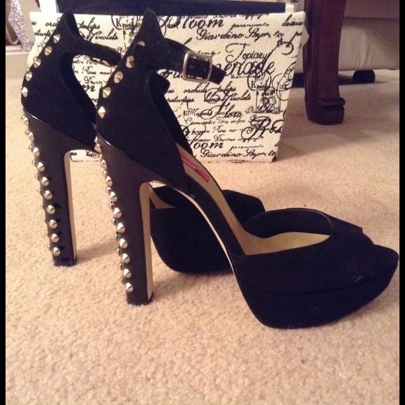 Shoes - Reduced twice⚡️ Saks 5th Silver Spike Heels