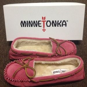 Minnetonka Women's Cally Slipper