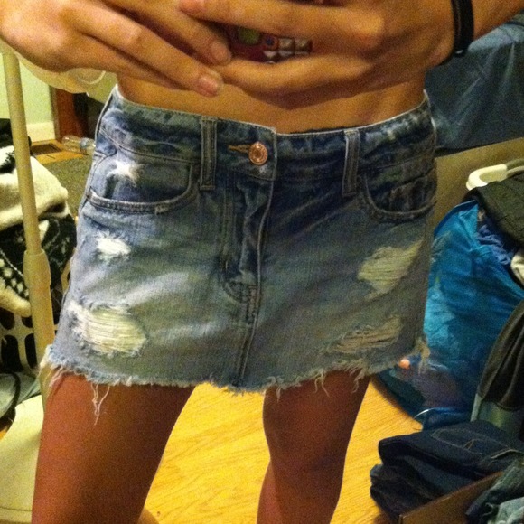 Destroyed denim aeo skirt