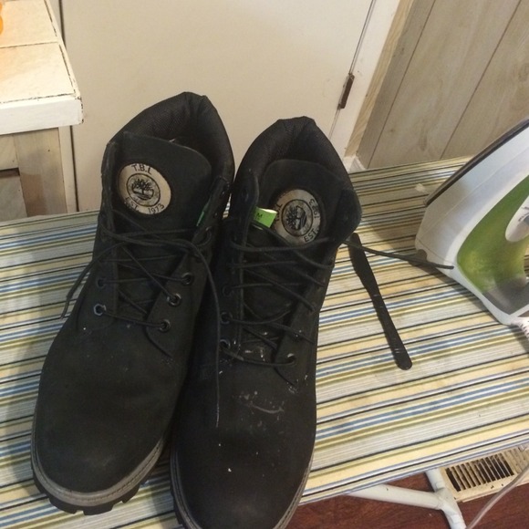 Black Timberlain boots
