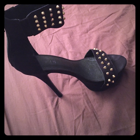 Spiked heels - Picture 1 of 3