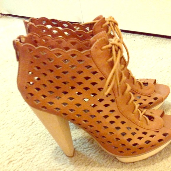 Lace up ankle bootie