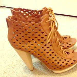 Lace up ankle bootie