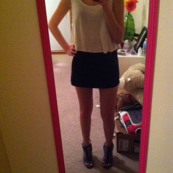 Mini pinstripe skirt! - Picture 3 of 4