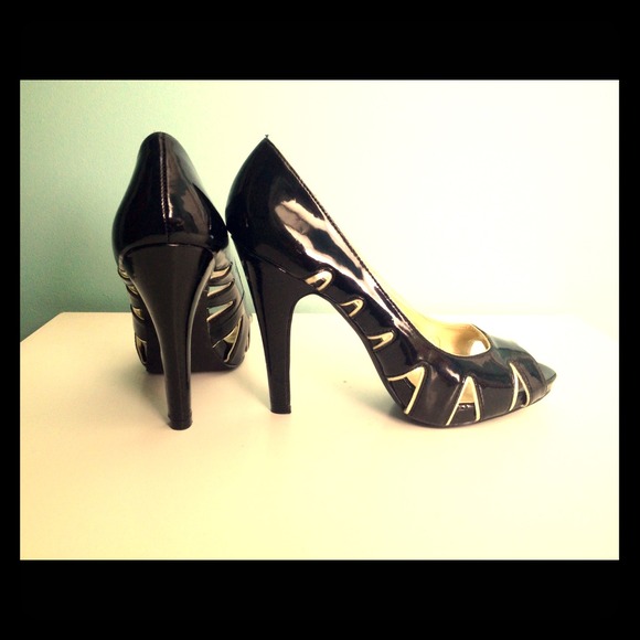 SOLD! Steve Madden black heels