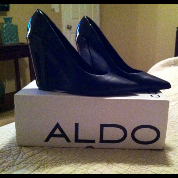 Matte black Aldo shoes with patent leather back.