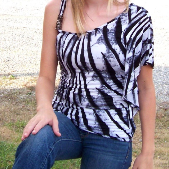 Zebra one sleeve/ strap shirt - Picture 2 of 2