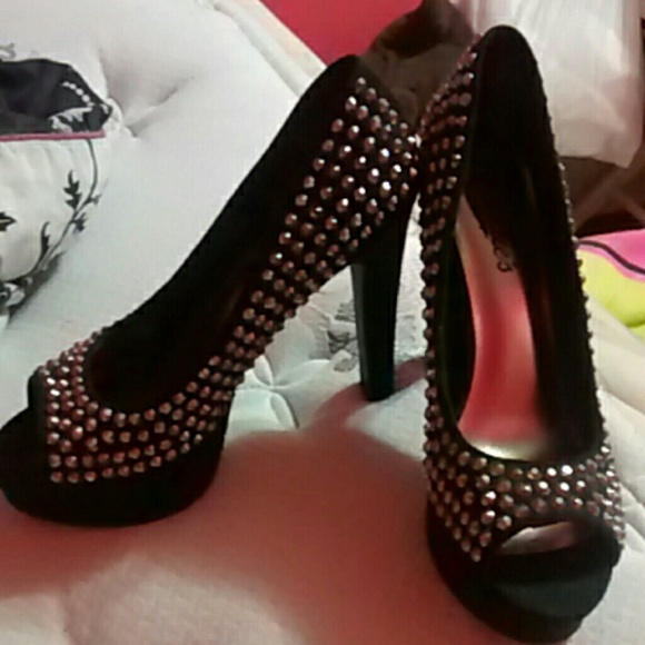 Black studded heels! - Picture 2 of 4