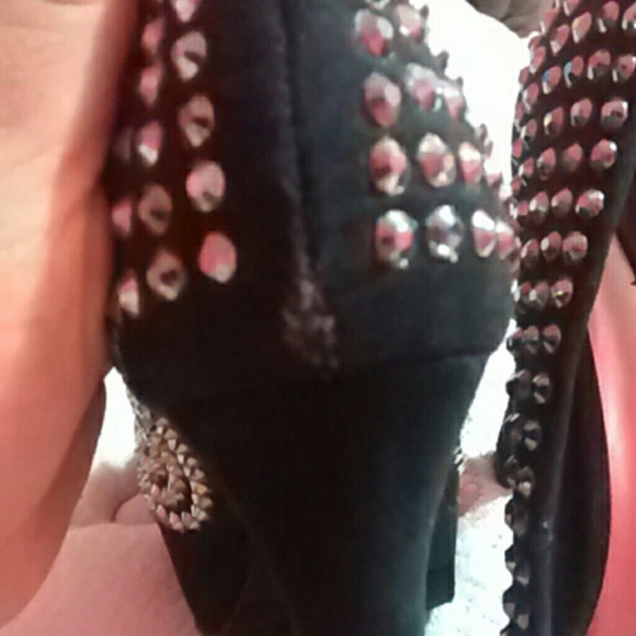 Black studded heels! - Picture 3 of 4