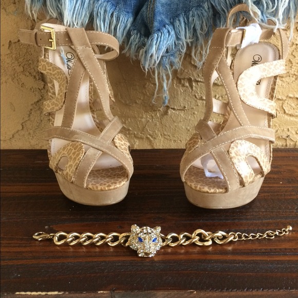 Bundle Outfit 🙌 Closet must haves 🙌 - Picture 2 of 4