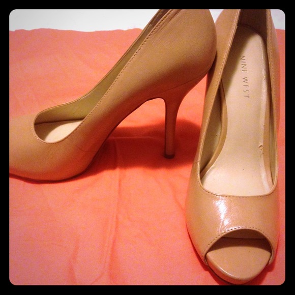 👠👠Closet ClearOut! Nine West size 7.5!