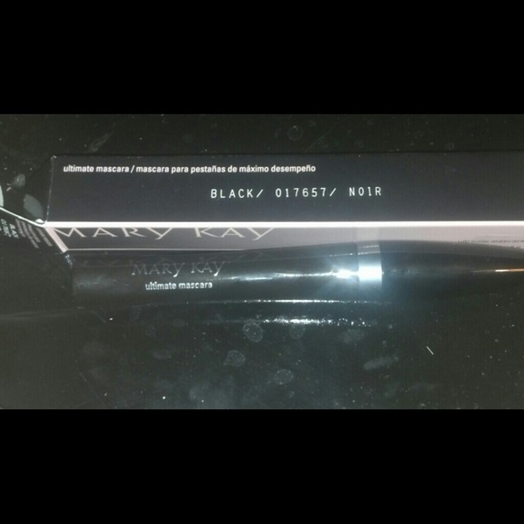 Mascara - Picture 3 of 3