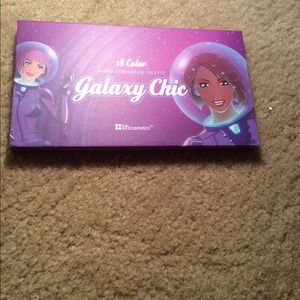 BH Cosmetics Galaxy Chic baked eyeshadow palette
