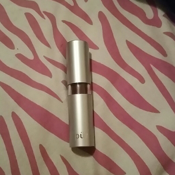 Lipstick - Picture 2 of 4