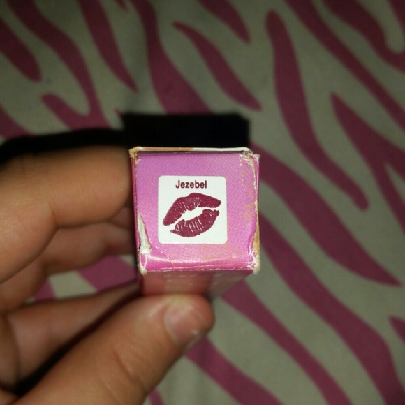 Lipstick - Picture 4 of 4