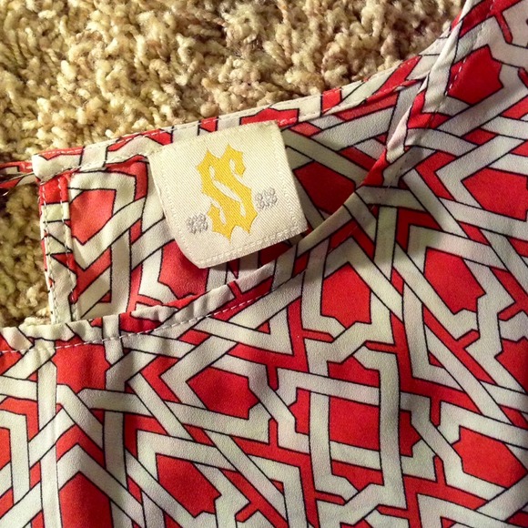 Geometric fun top! 🎉 - Picture 2 of 4