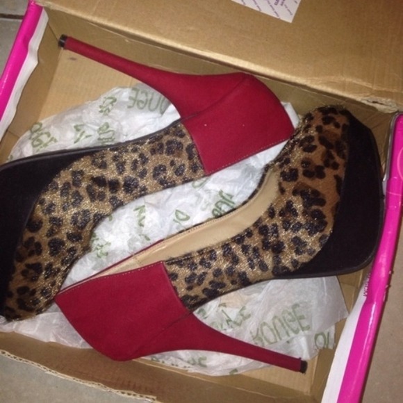 SOLD!! Cheetah Stilettos