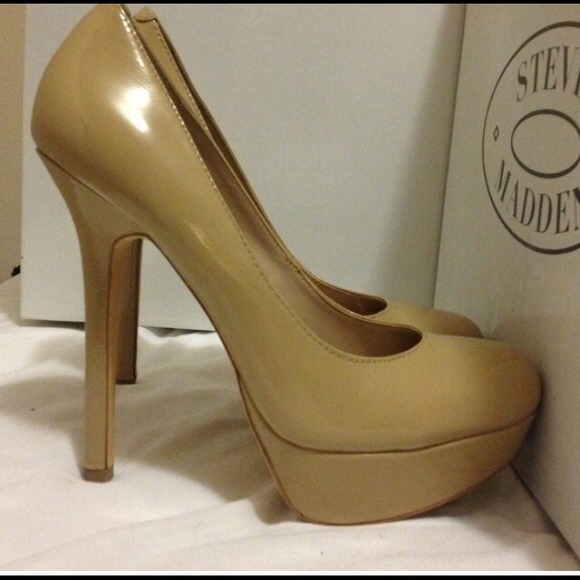 Steve Madden Nude Bevv Pumps