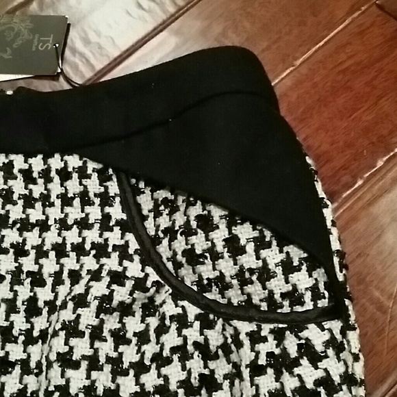 Wool black and white mini skirt - Picture 2 of 4