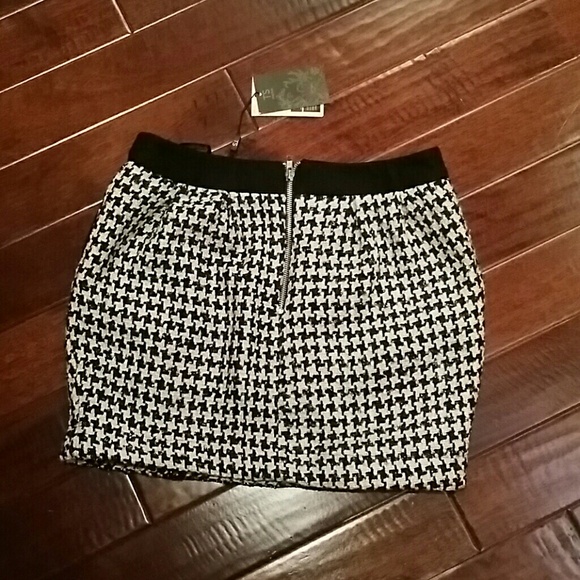 Wool black and white mini skirt - Picture 3 of 4