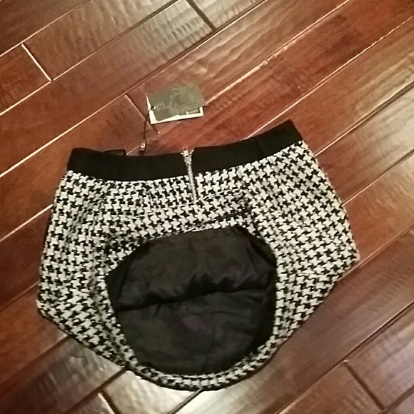 Wool black and white mini skirt - Picture 4 of 4