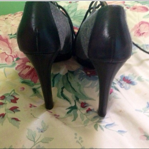 SOLD 💥Michael Kors shoes💥SOLD - Picture 2 of 4