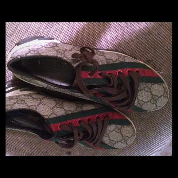 Sneakers- NEGOTIABLE ✔️〽️✔️